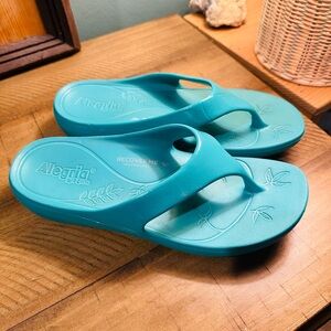 Alegria Ode Womens, Aqua Gloss, Teal Sandals Size 39/US9